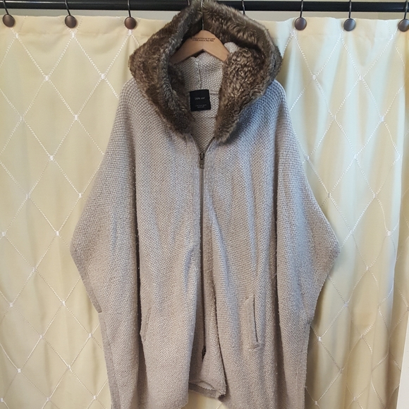 Zara Jackets & Blazers - Zara Knit fur lined hooded poncho
